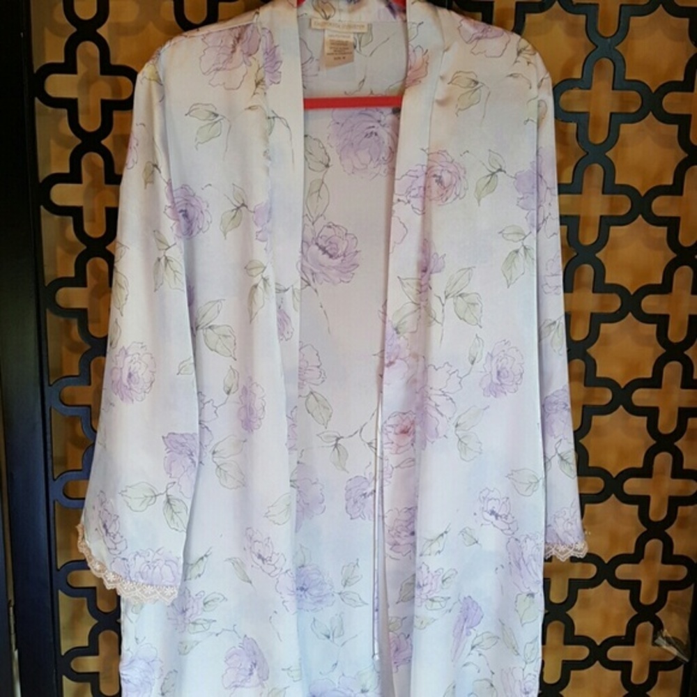 LAVENDER FLORALS ROBE CALIFORNIA DYNASTY Size Medium